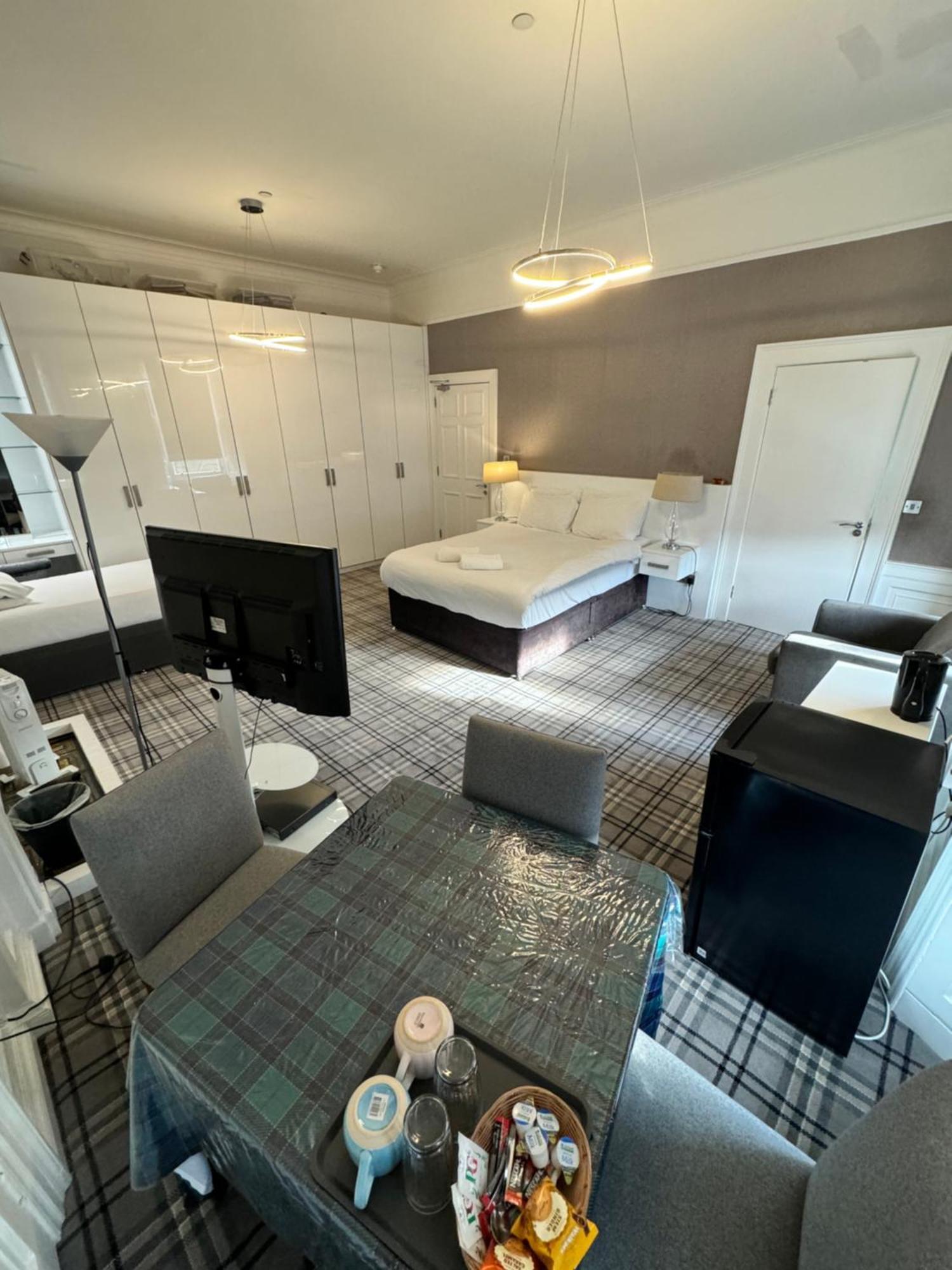Luxury Family Room With Private Bathroom In The Heart Of Edinburgh, Edinburgh
